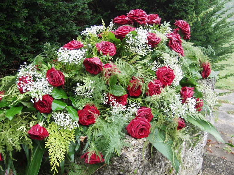 funeraire-ST VALLIER DE THIEY-min_roses-61203